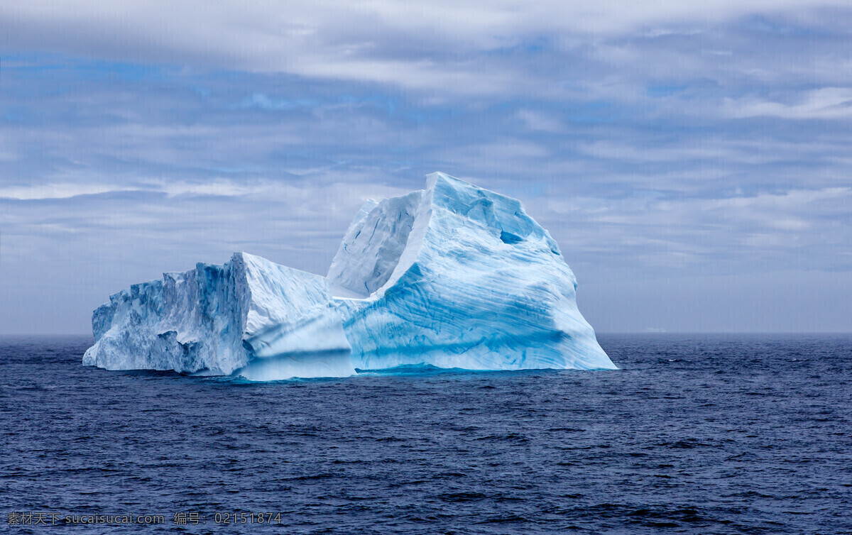 海面 上 冰川 大海风景 海面风景 浮冰 冰山 冰山风景 北极冰川 南极冰川 冰川风景 冰水烈火 生活百科 蓝色
