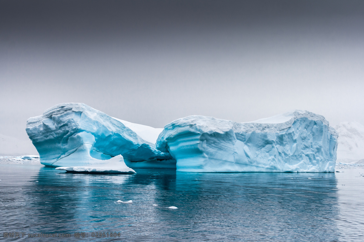 海面 上 浮冰 冰山 冰山风景 冰川 北极冰川 南极冰川 冰川风景 冰水烈火 山水风景 风景图片
