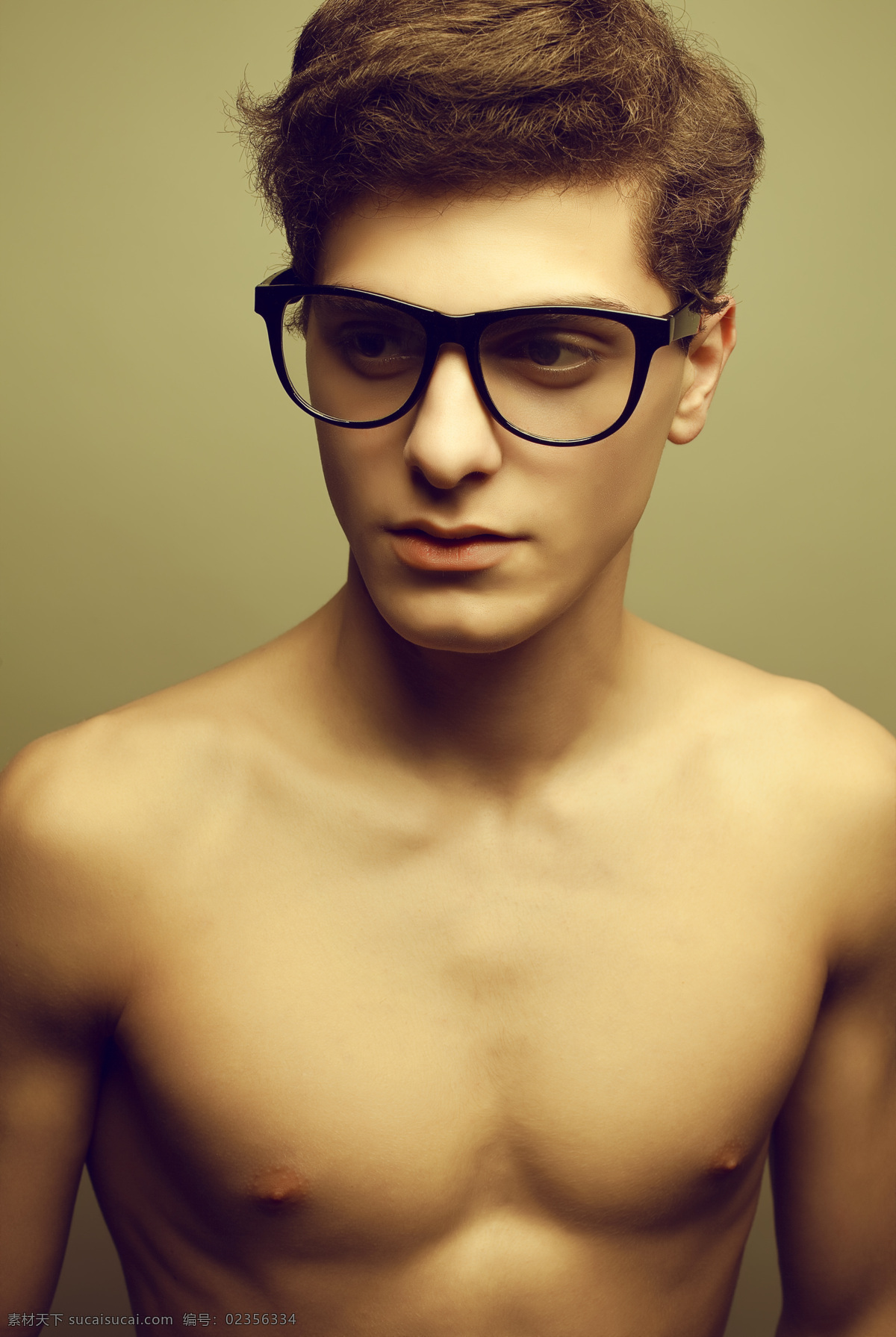 黑框眼镜帅哥 男士 男子 帅哥 模特 赤膊 赤裸