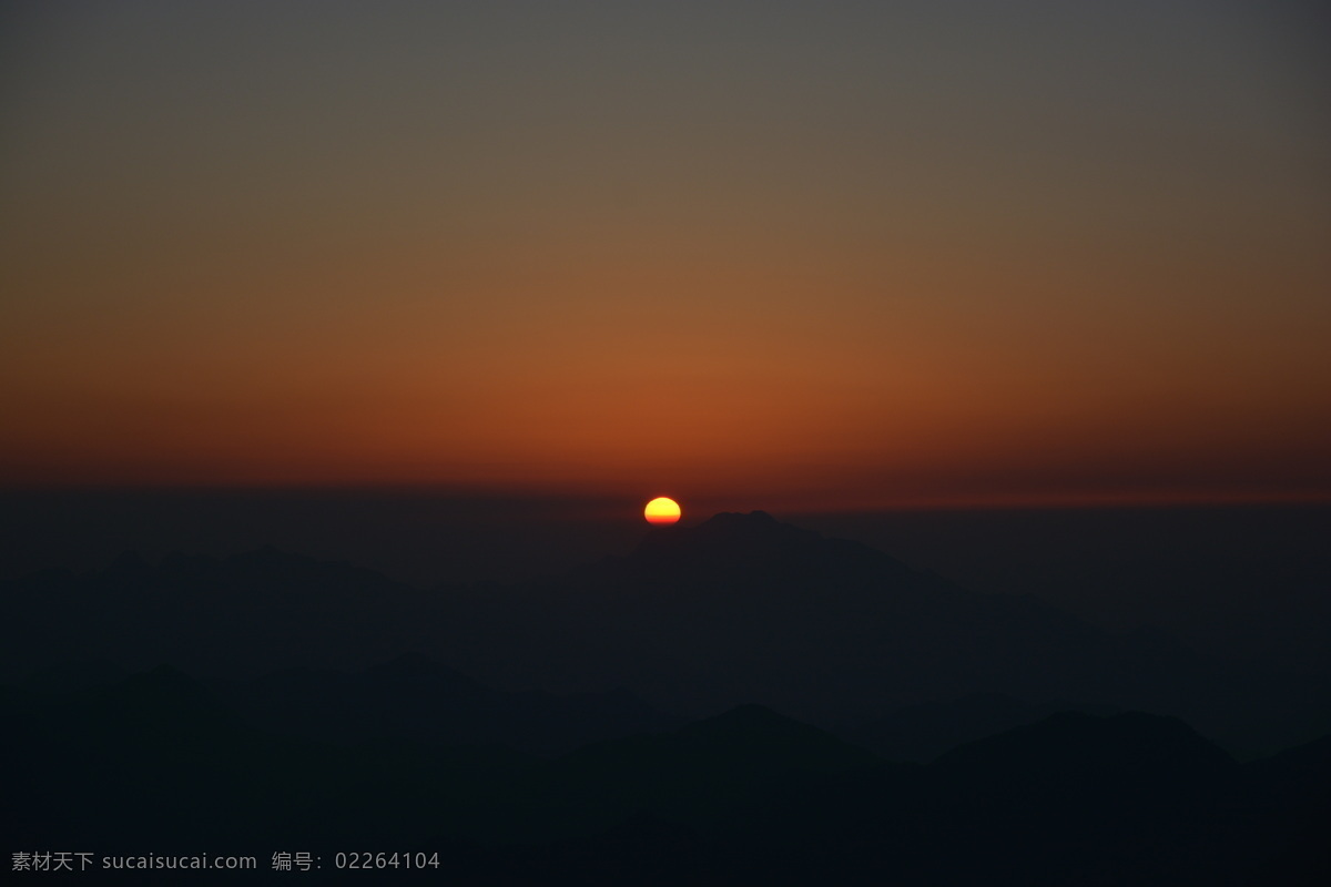 三清山夕阳 夕阳 江西三清山 三清山风光 江西 风景名胜 上饶 三清山 远眺 三清山景观 清秀三清山 清山山峰 云海 松树 薄雾云雾 人间仙境 景区景点 青山绿树 树木 高山 白云 蓝天 绿草 自然遗产 自然风景 风景 自然景观