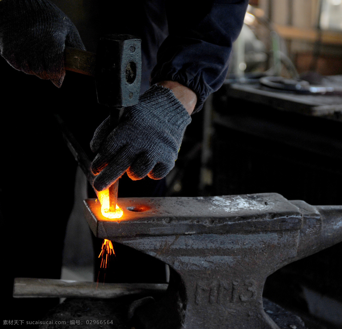 进行加工的铁 铸铁 打铁 铁匠 烧铁 炼铁 其他类别 生活百科 黑色