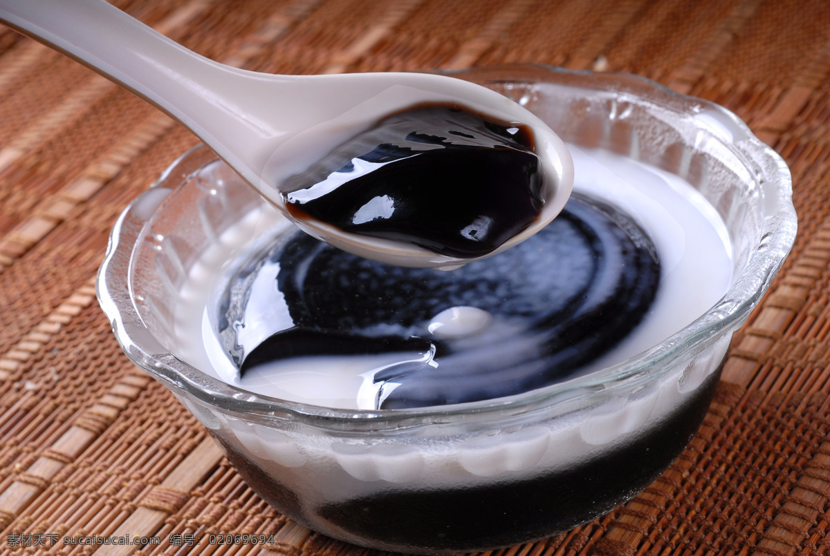 椰汁龟苓膏 龟苓膏 烧仙草 仙草 甜品 凉粉 仙草冻 椰汁烧仙草 椰汁凉粉 黑凉粉 养颜龟苓膏 粥 餐饮美食 传统美食