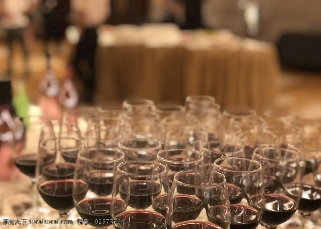 红酒杯 高脚杯 红酒 玻璃杯 酒会 酒桌 葡萄酒 餐饮美食 饮料酒水