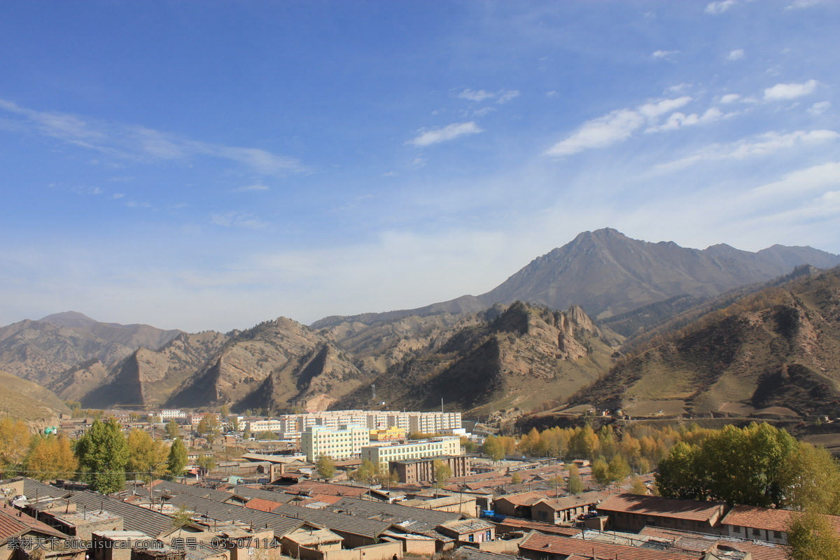 现代城市素材 城市 建筑 房子 高山 自然风光 景观 景区 休闲 旅游 自然风景 自然景观 蓝色