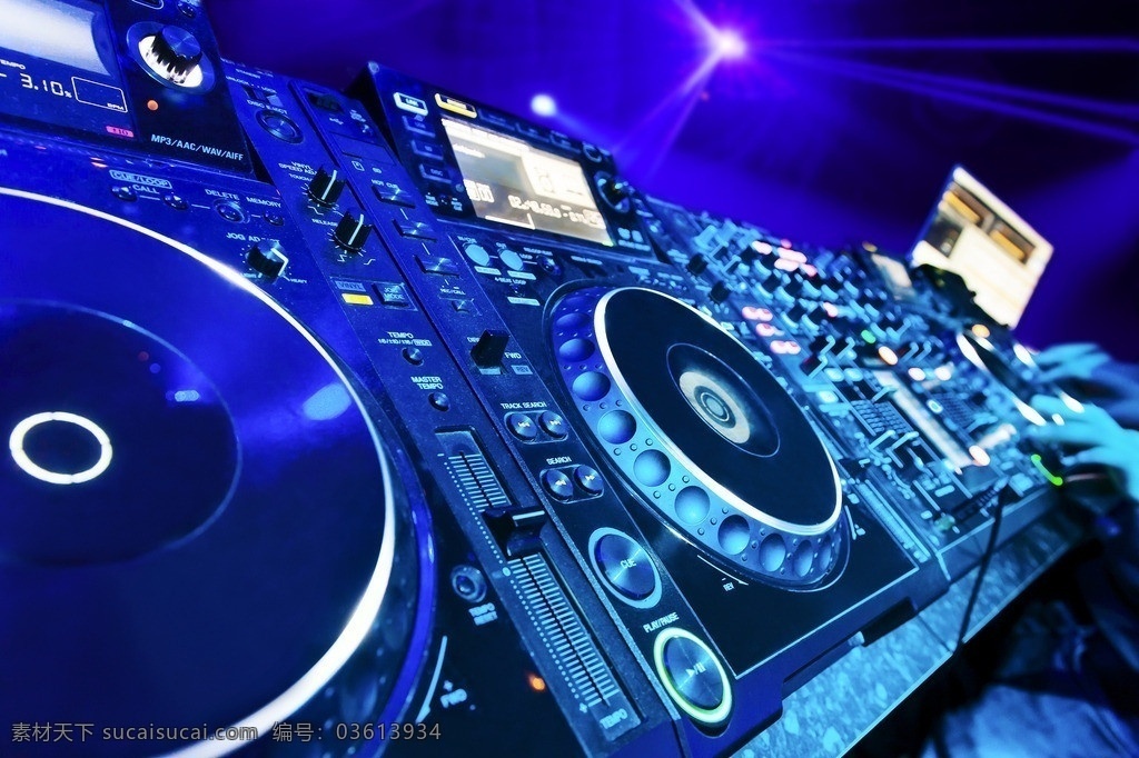夜店dj 夜店 迪斯科 舞厅 dj 乐师 乐手 搓盘 dj台 狂欢 娱乐 dj设备 乐器 调音台 娱乐休闲 生活百科