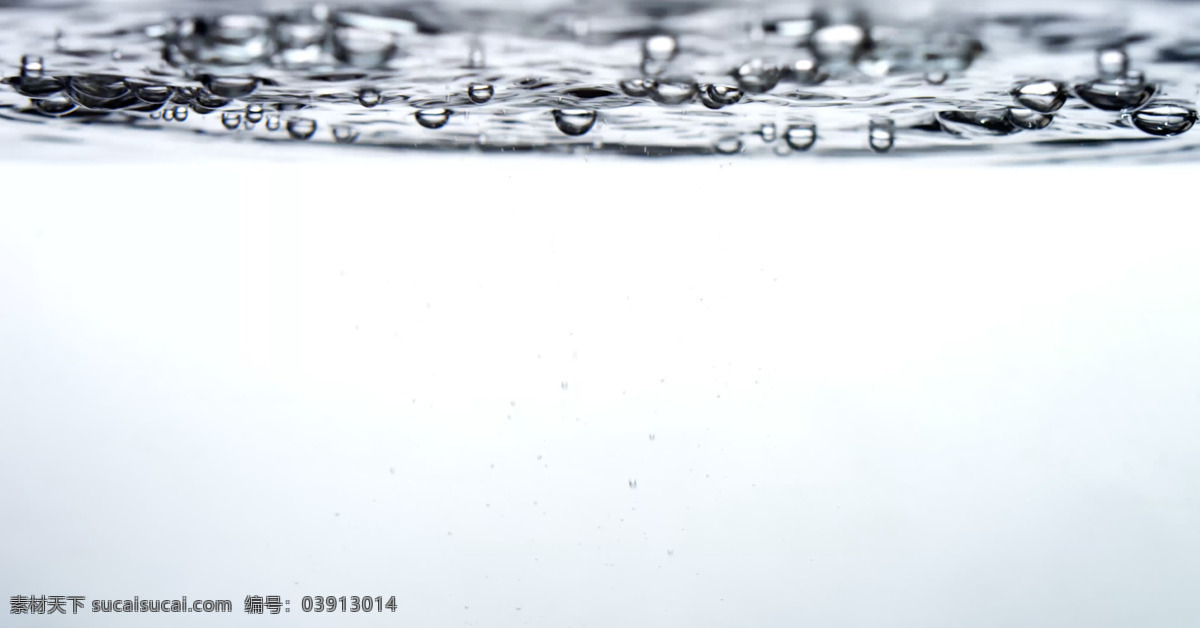 微 距 镜头 下 水 进入 水面 自然 倒水 生活 微距镜头