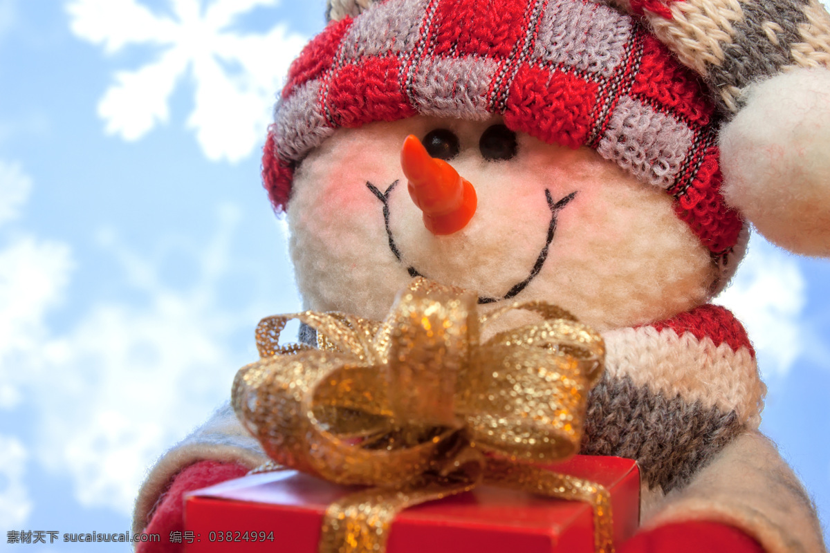 抱 礼物 圣诞 雪人 圣诞雪人 雪人玩具 圣诞玩具 卡通玩具 圣诞元素 圣诞主题 节日庆典 生活百科