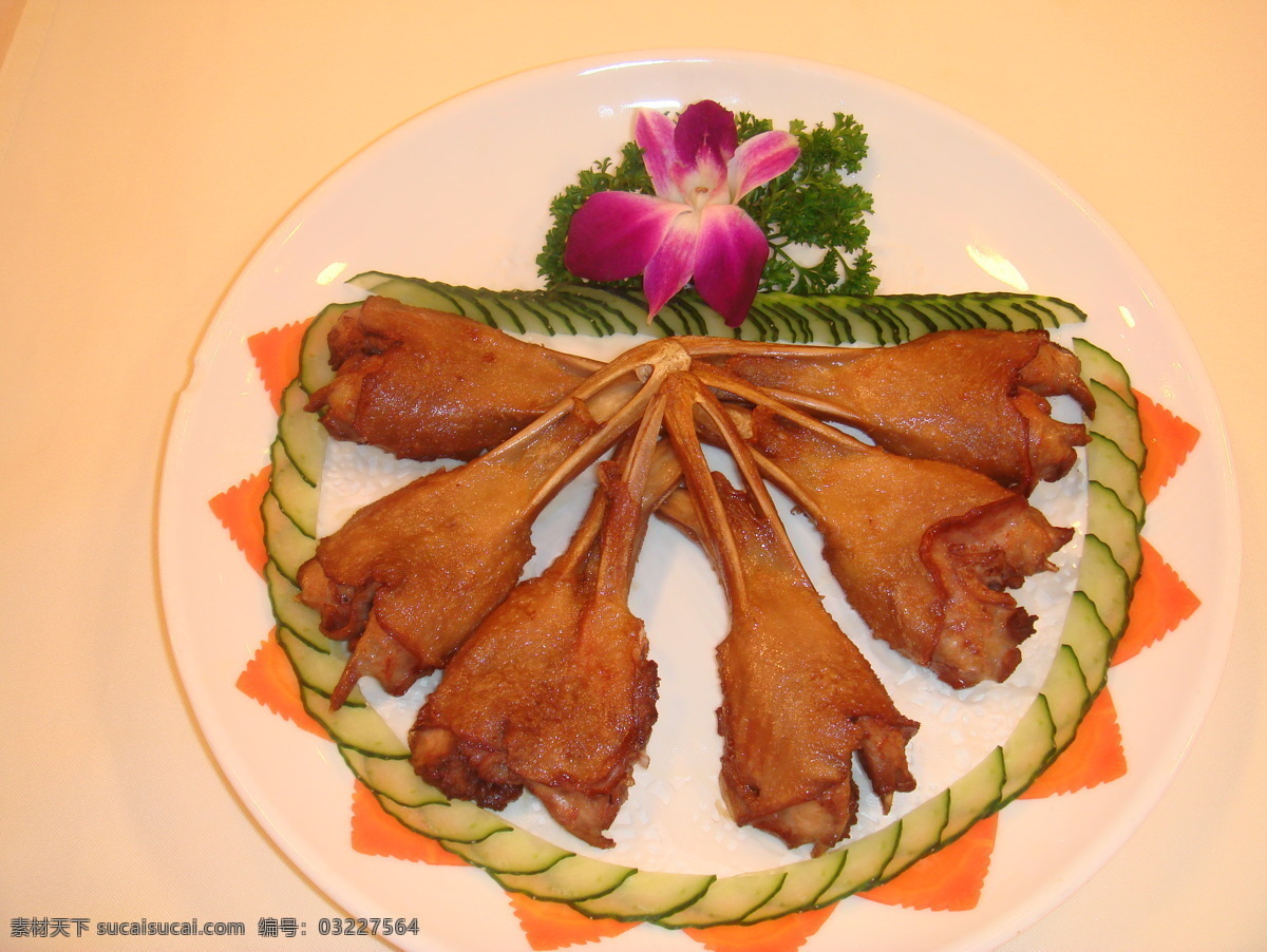 鸭下巴 鸭头 鸭嘴 卤鸭 卤鸭头 卤水鸭 美味 美食 盘子 卤水 餐饮美食 传统美食