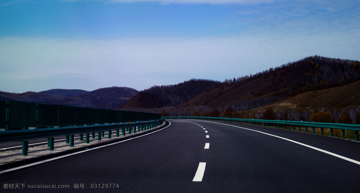 高速公路 公路 护栏 蓝天 山脉 建筑景观 自然景观