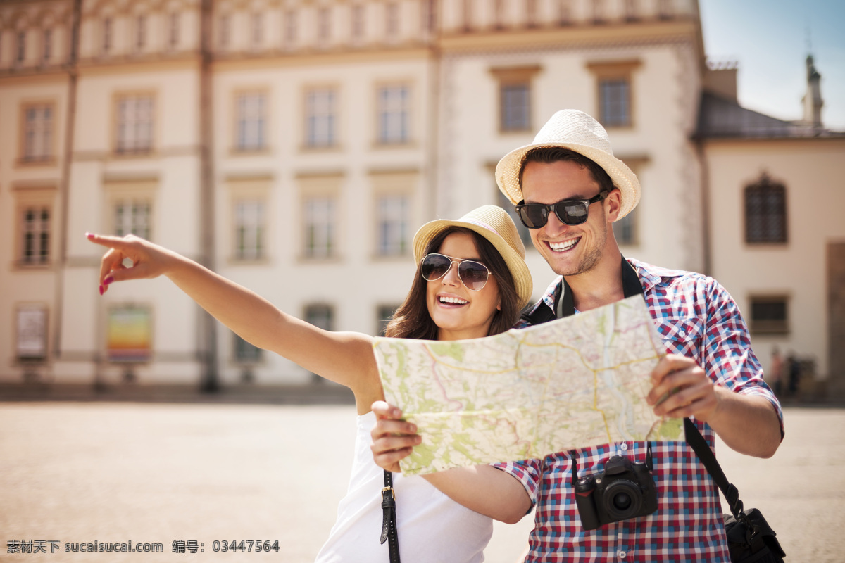 旅行 外国 情侣 地图 夫妻 男人 女人 外国人物 情侣图片 人物图片