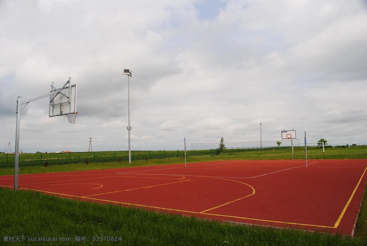 公园 篮球场 户外 篮球公园 篮筐 篮框 游戏 设备 运动 玩耍 比赛 投篮 nba 篮球比赛 竞技 运动场 体育 生活百科 体育用品