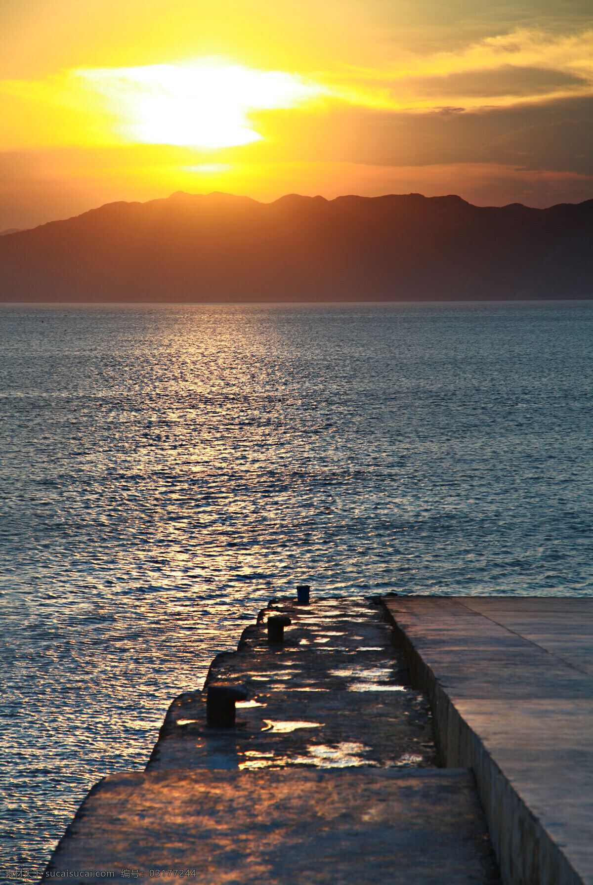 背影 大海 高清 黄昏 剪影 浪漫 美景 情侣 黄金海岸 夕阳 余辉 专业 自然风景 自然景观 psd源文件