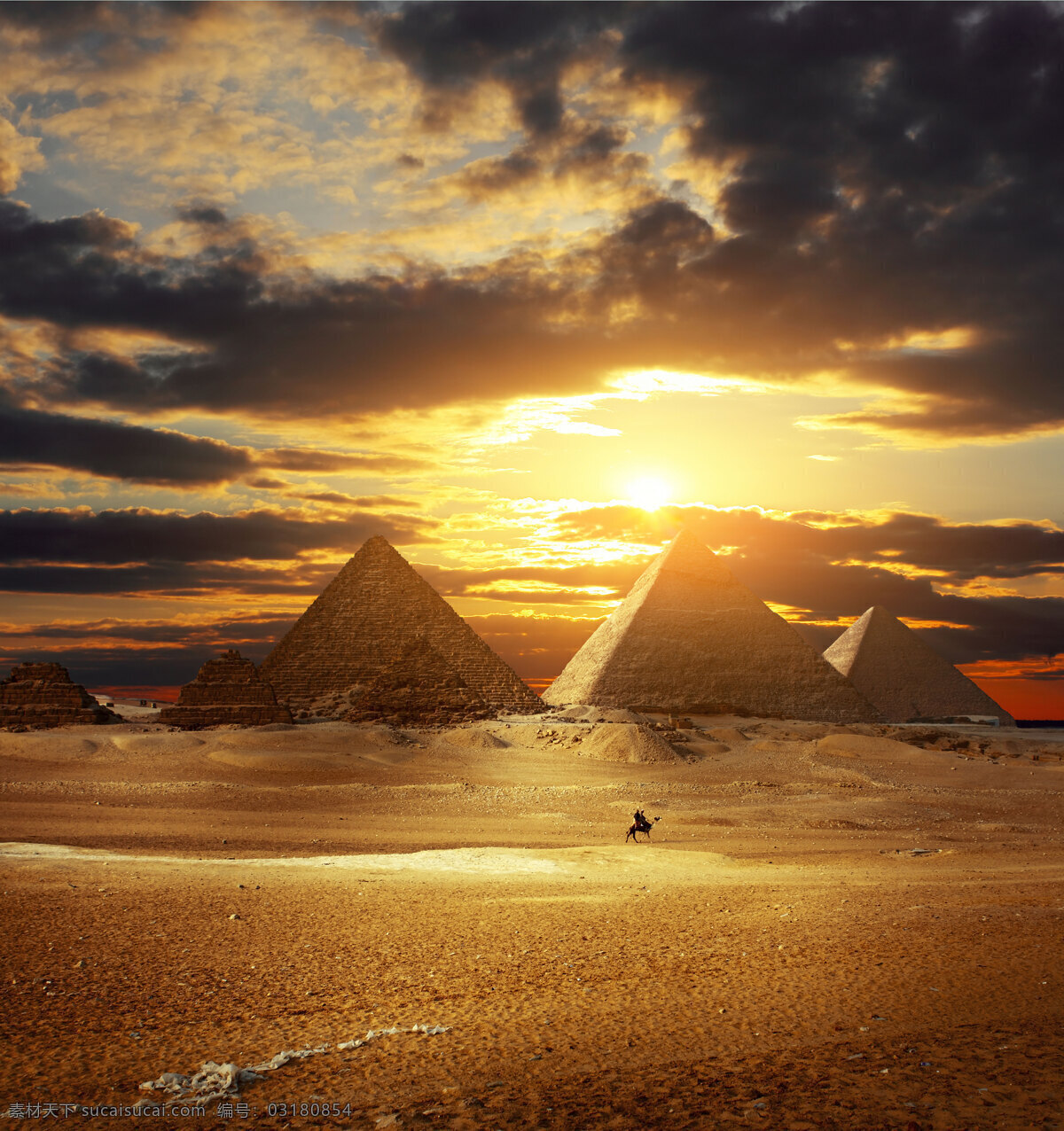 壮丽 金字塔 远景 旅游 埃及 沙漠 天空 阳光 傍晚 金黄 自然 风景 旅游摄影 国外旅游