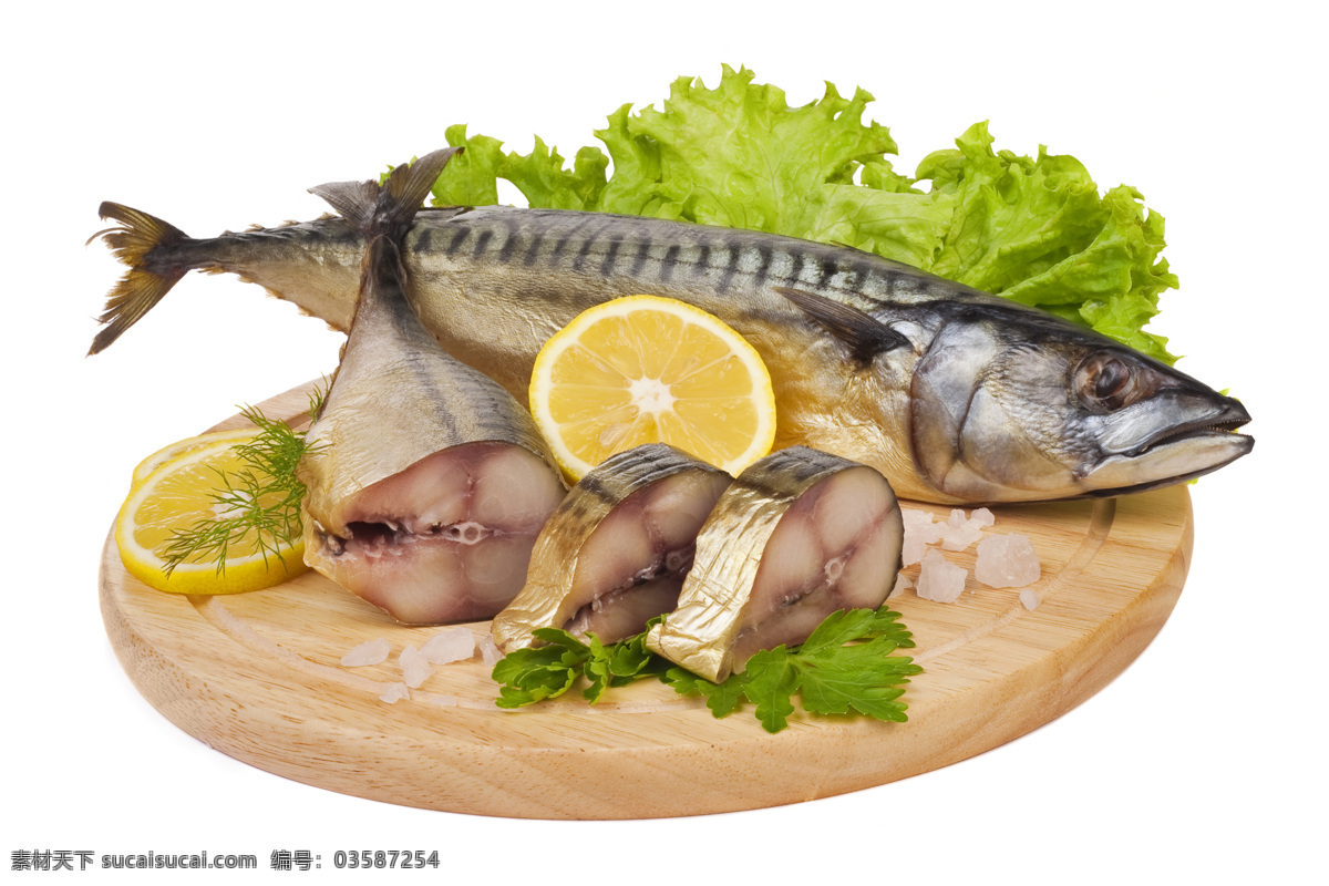菜板 上 鱼 鱼类 海鲜 鱼肉 新鲜鱼肉 鲜肉 肉类 食物 蔬菜 水果 柠檬 生菜 食材原料 餐饮美食