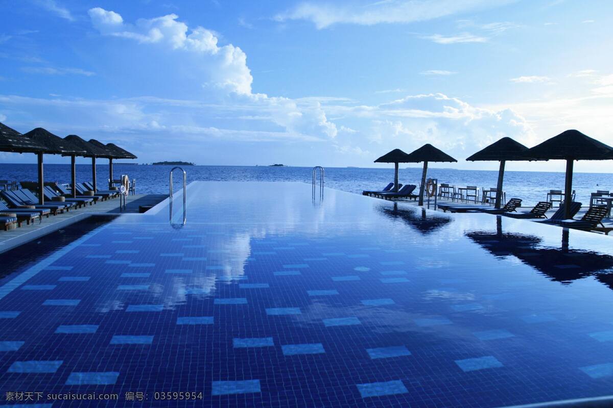 高端 露天 游泳池 清澈 沙发 娱乐 蓝天 建筑景观 自然景观