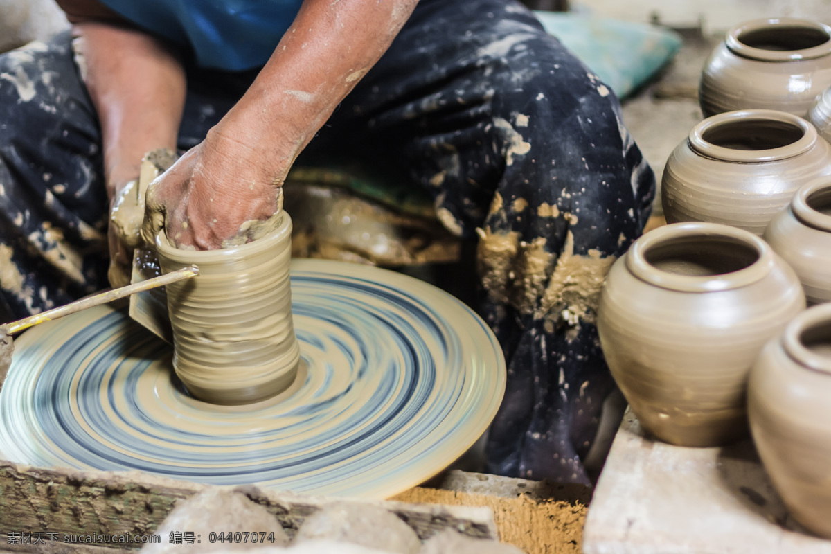 陶瓷工人图片 陶罐器皿 陶艺 陶器 陶瓷 陶瓷制作 瓷器 传统工艺品 其他类别 生活百科 黑色