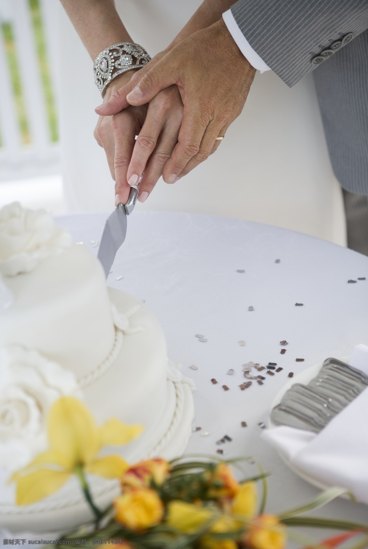 切 蛋糕 夫妻 婚礼蛋糕 生活人物摄影 情侣图片 人物图片