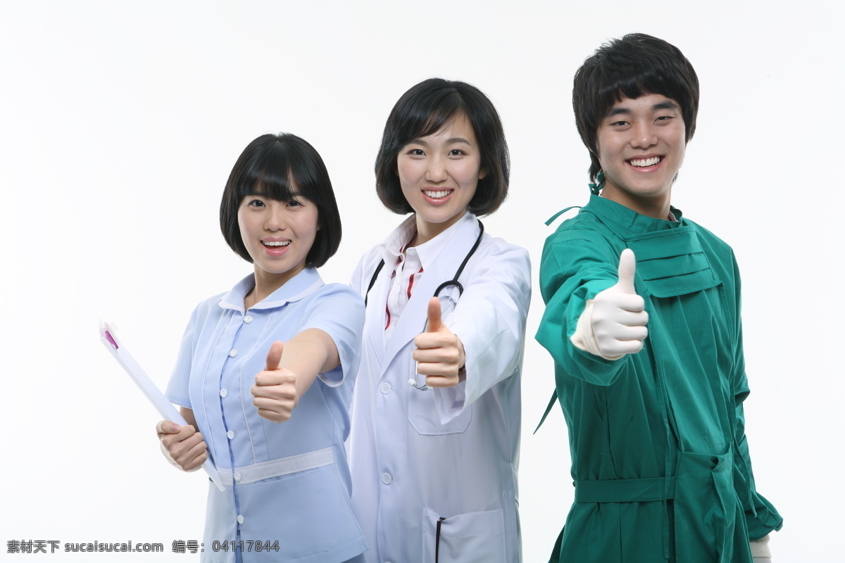 三个 自信 白衣天使 女人 男人 三个人 医生 手术医生 护士 服装 白大褂 护士服 助听器 文件 片子 事业 崇高 微笑 开心 竖拇指 高清图片 商务人士 人物图片