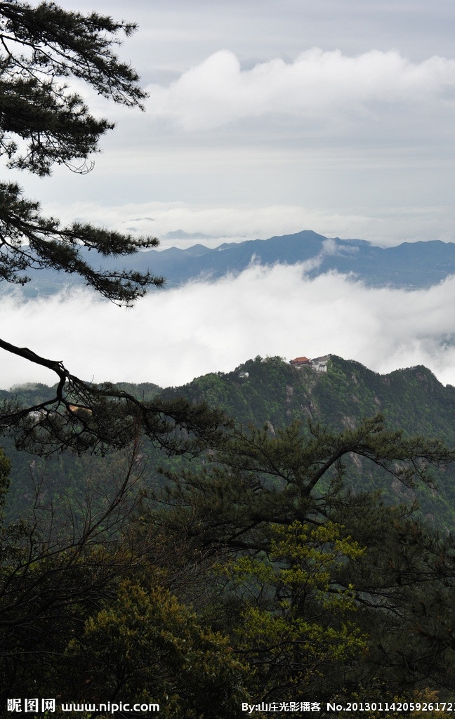 云中九华山 九华山 山峰 云雾 松柏 寺庙 秀美九华山 国内旅游 旅游摄影