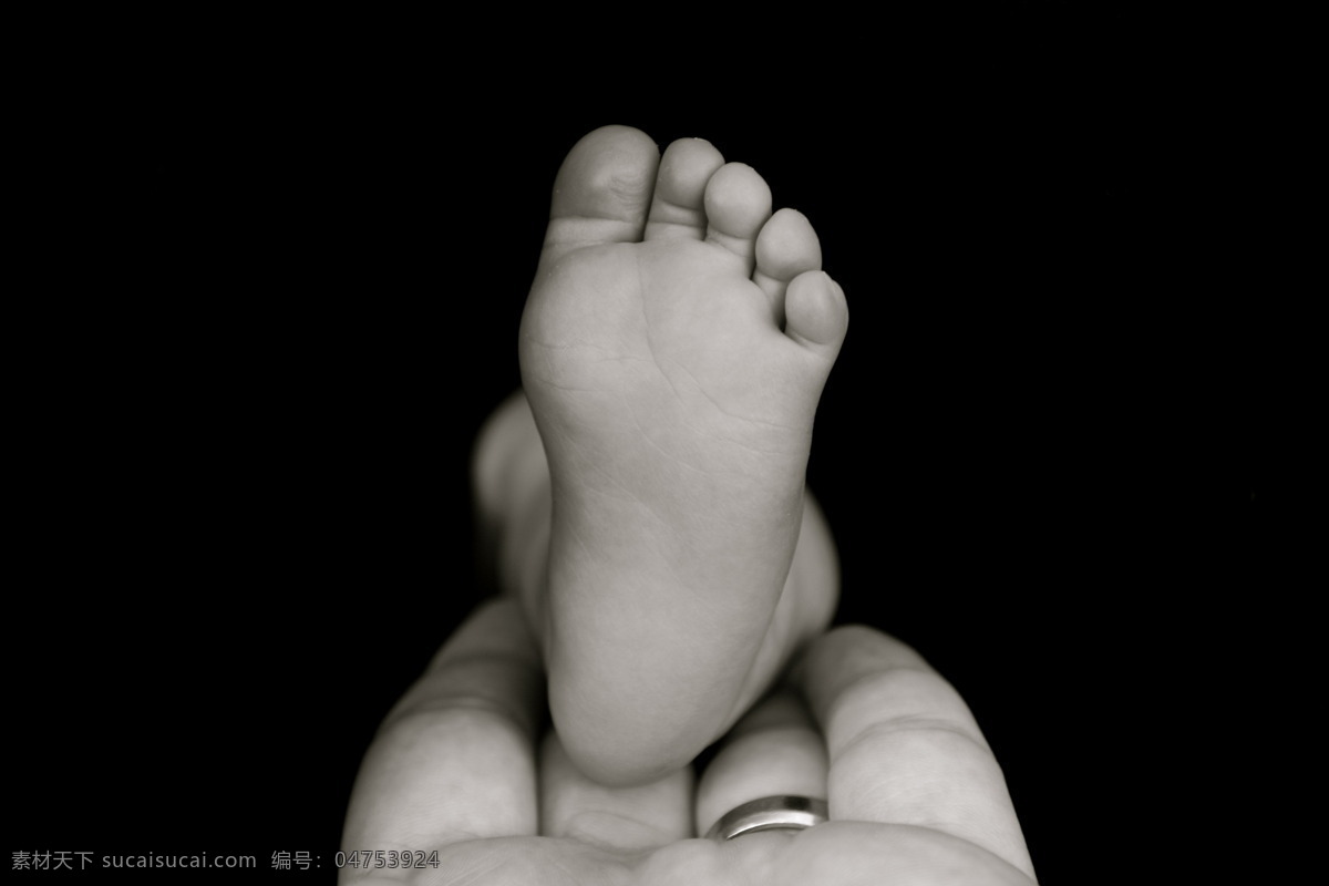 婴幼儿 小脚 特写 婴儿的脚 小脚丫 宝宝的脚 小孩子 小脚板 手捧着 手势 呵护 人体器官图 人物图片