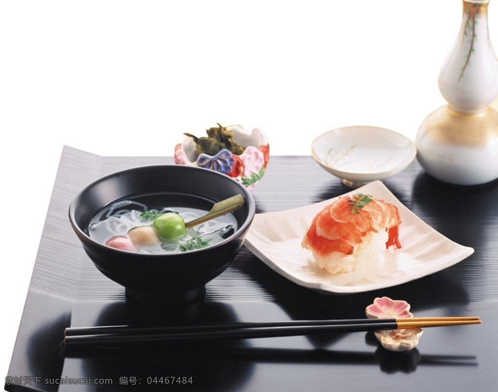 日式料理 寿司 饭团 方形折磁碟 果子串 粉条 清汤 小黑碗 筷子 筷子垫 圆形白磁碟 白磁葫芦 彩磁杯 茶叶 黑托盘 餐饮美食