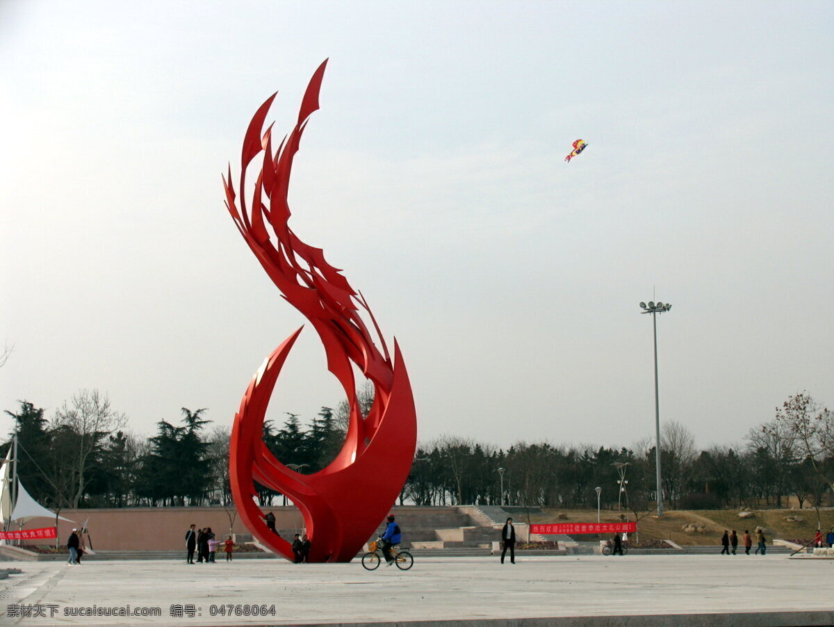 公园雕塑 红色雕塑 公园 李村公园 广场 蓝天 风筝 旅游摄影 国内旅游