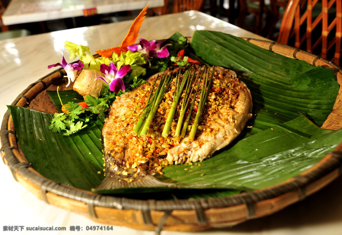 香茅草烤鱼 芭蕉叶 簸箕 盘子 青菜 小葱 美食 餐饮美食 传统美食