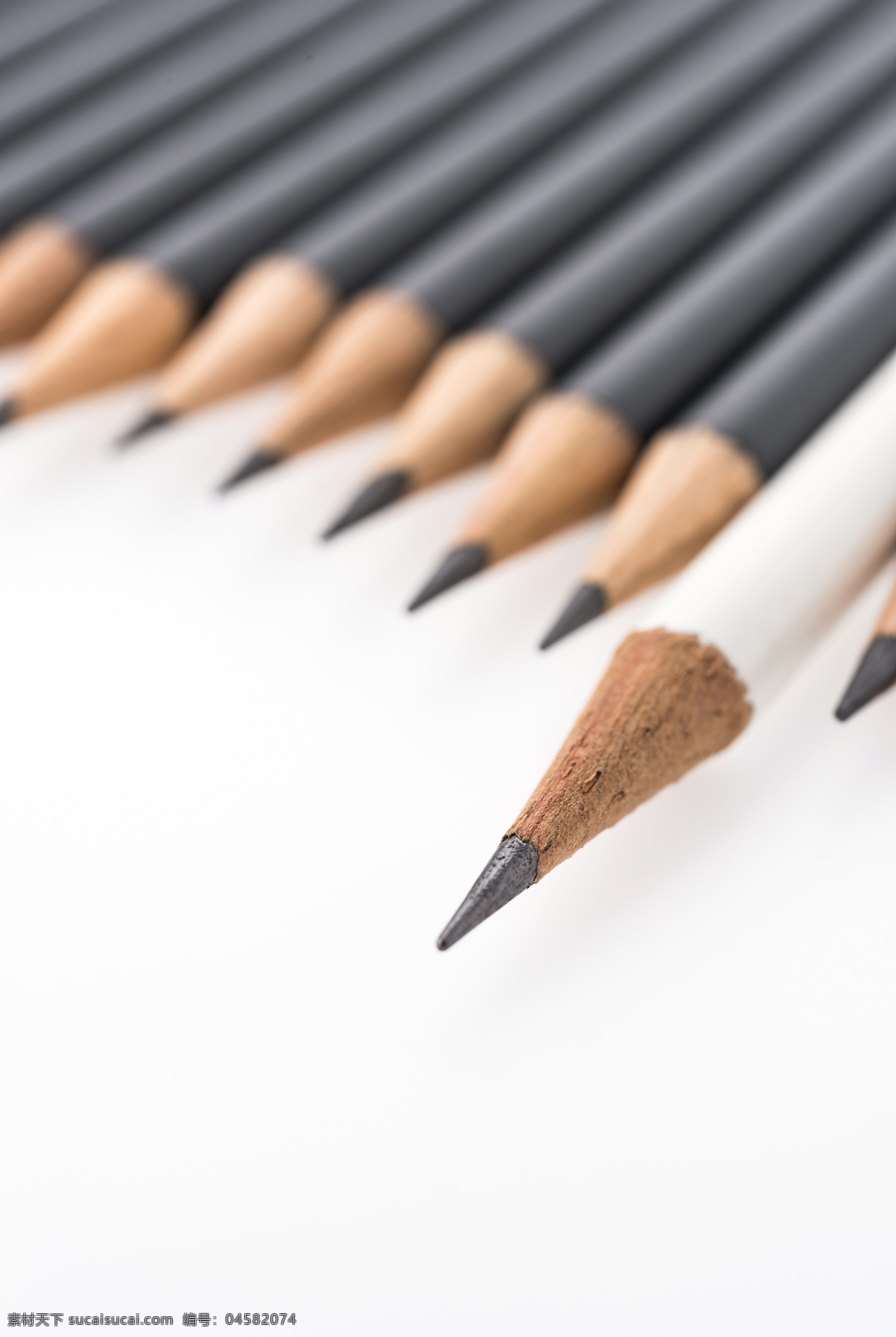 黑色 铅笔 上 白色 笔 绘画笔 彩色铅笔 文具 学习用品 办公学习 生活百科