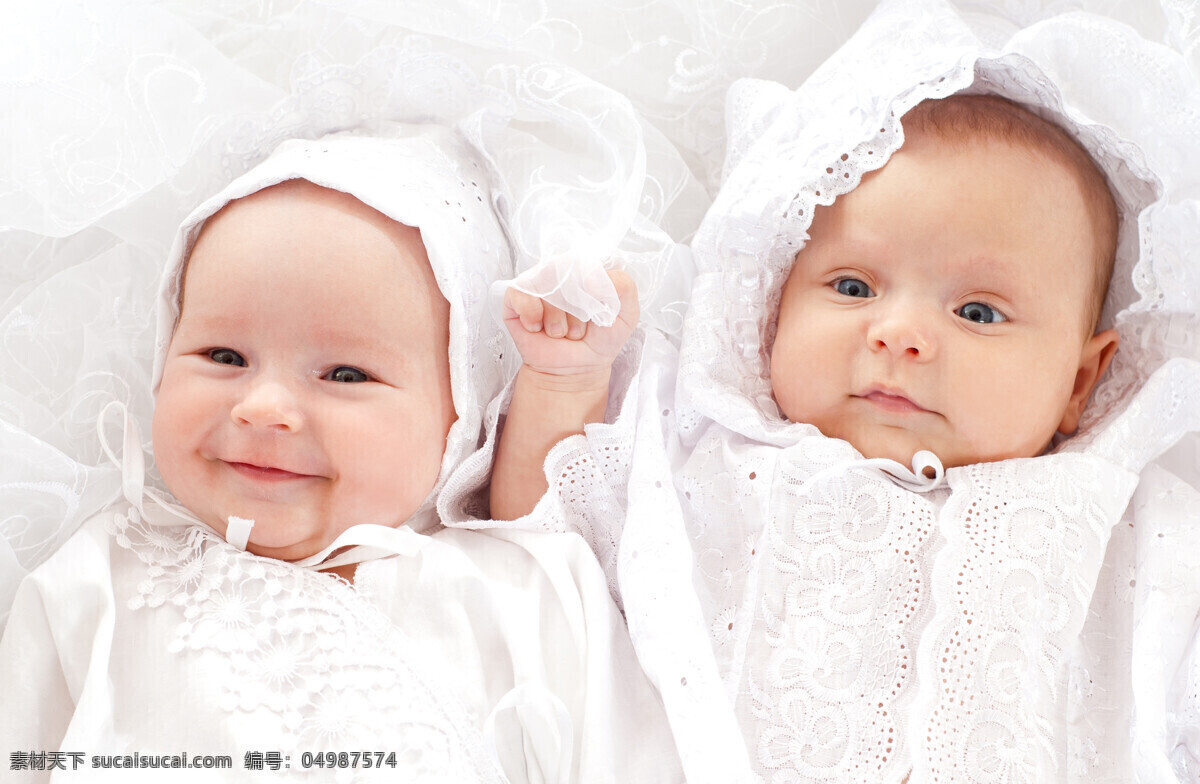 正在 笑 双胞胎 婴儿 幼儿 可爱 白色衣服 儿童图片 人物图片