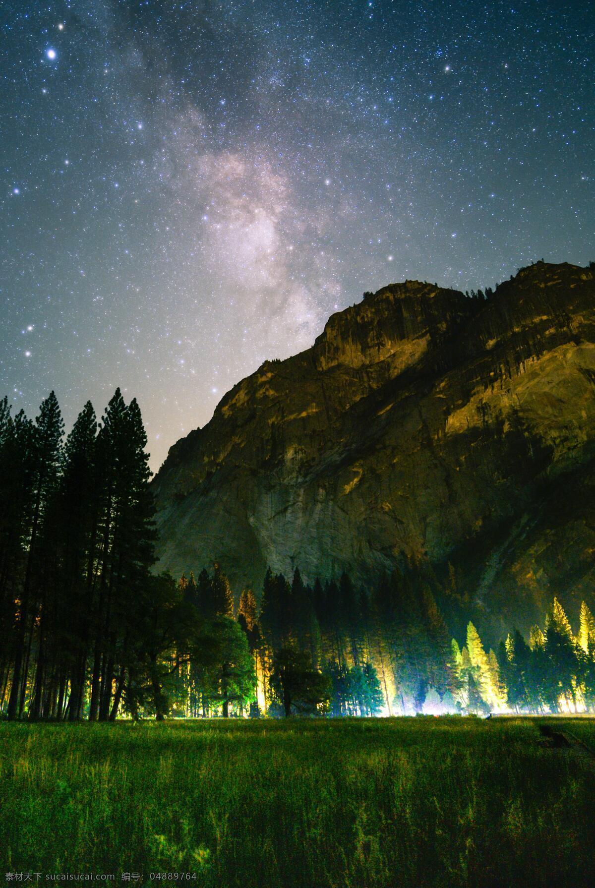 宇宙下的大山 山 银河 星星 夜星 夜空 丛林 壁纸 高清 超清 自然景观 山水风景