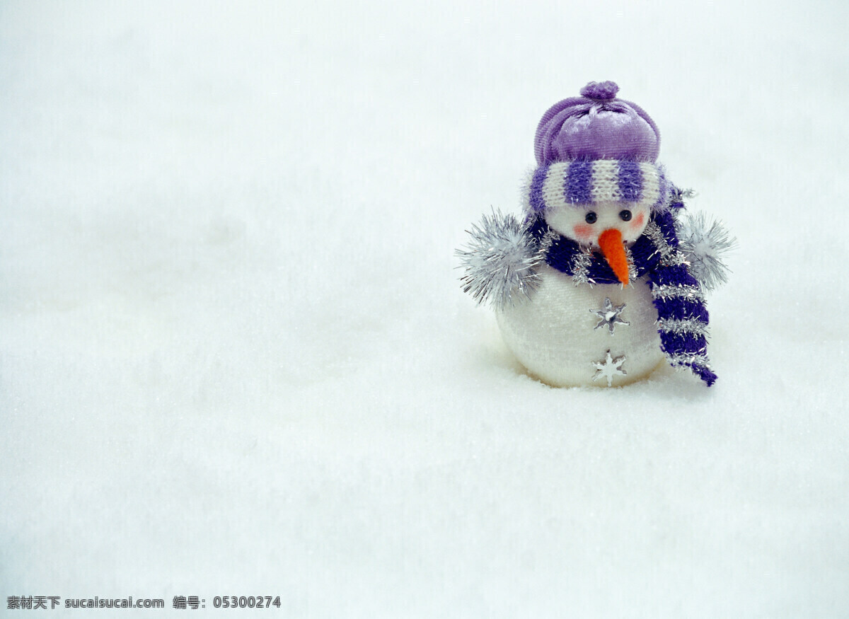 白色 高清图 帽子 生活百科 圣诞 玩具 围巾 西方节日 雪地 雪人 雪地雪人图片 雪花 娱乐休闲 psd源文件