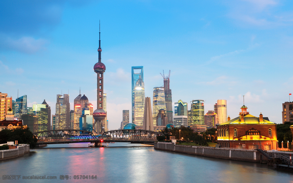 上海地标 城市 城市剪影 地标 新上海 建筑 中国 中国建筑 上海 东方之珠 蓝天 白云 高楼 大厦 江面 摄影风景 自然景观 建筑景观