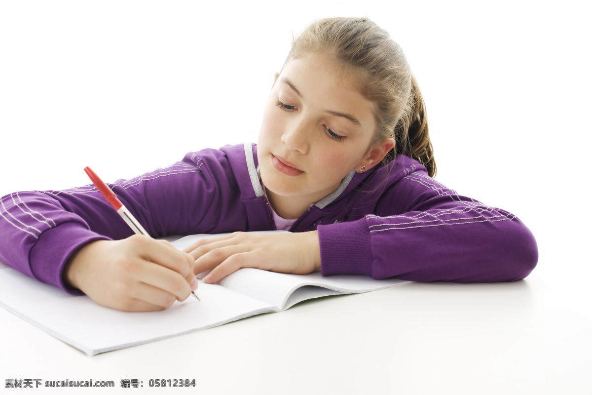 写作 业 小女孩 外国儿童 可爱 女生 教育 学习 写作业 生活人物 人物图片