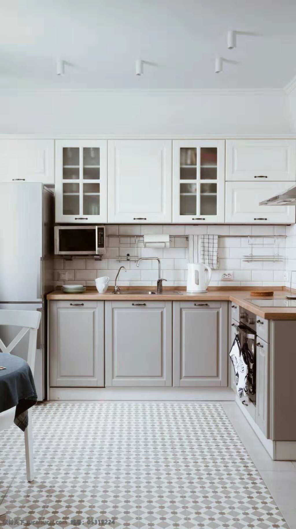 简朴的厨房 整洁的厨房 白色调的厨房 吊柜 简单的厨房 厨房拍摄 生活百科 家居生活