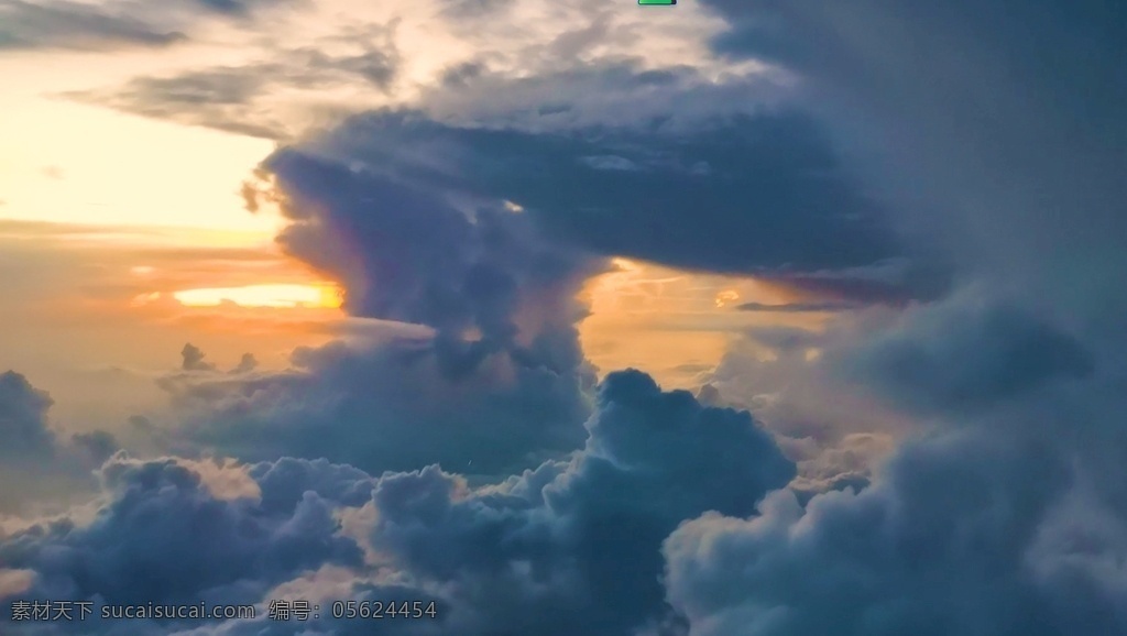 云层 上 面的 夕阳 飞机 傍晚 仙境 多媒体 实拍视频 自然风光 mp4