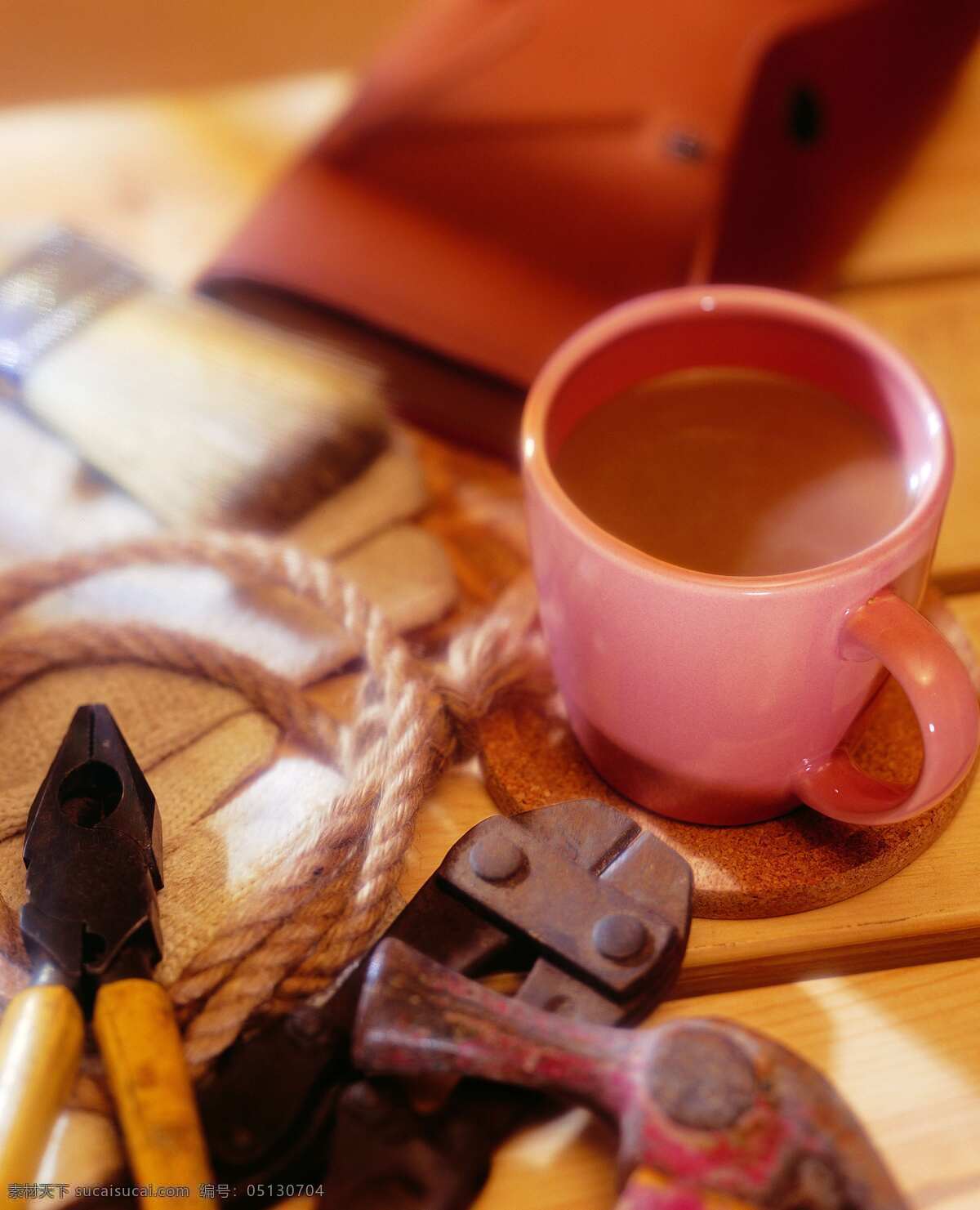 餐饮美食 茶杯 咖啡杯 奶茶杯 生活百科 生活素材 粉红咖啡杯 牛奶加咖啡 饮料酒水 psd源文件 餐饮素材