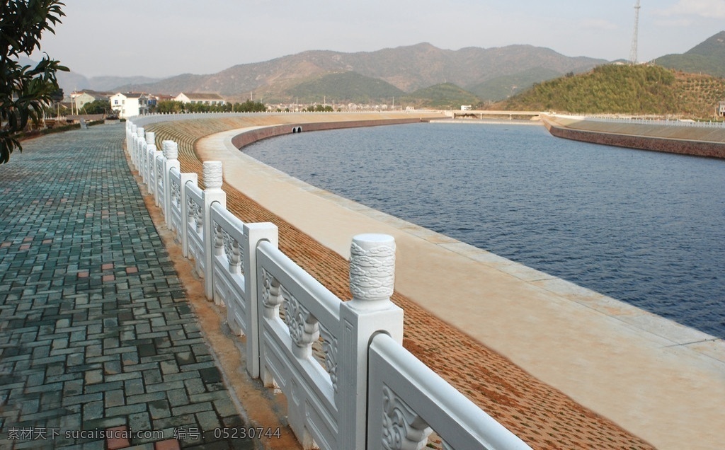 护河堤坝 河水 栏杆 堤坝 湖水 河道 假日旅游 国内旅游 旅游摄影 自然风景