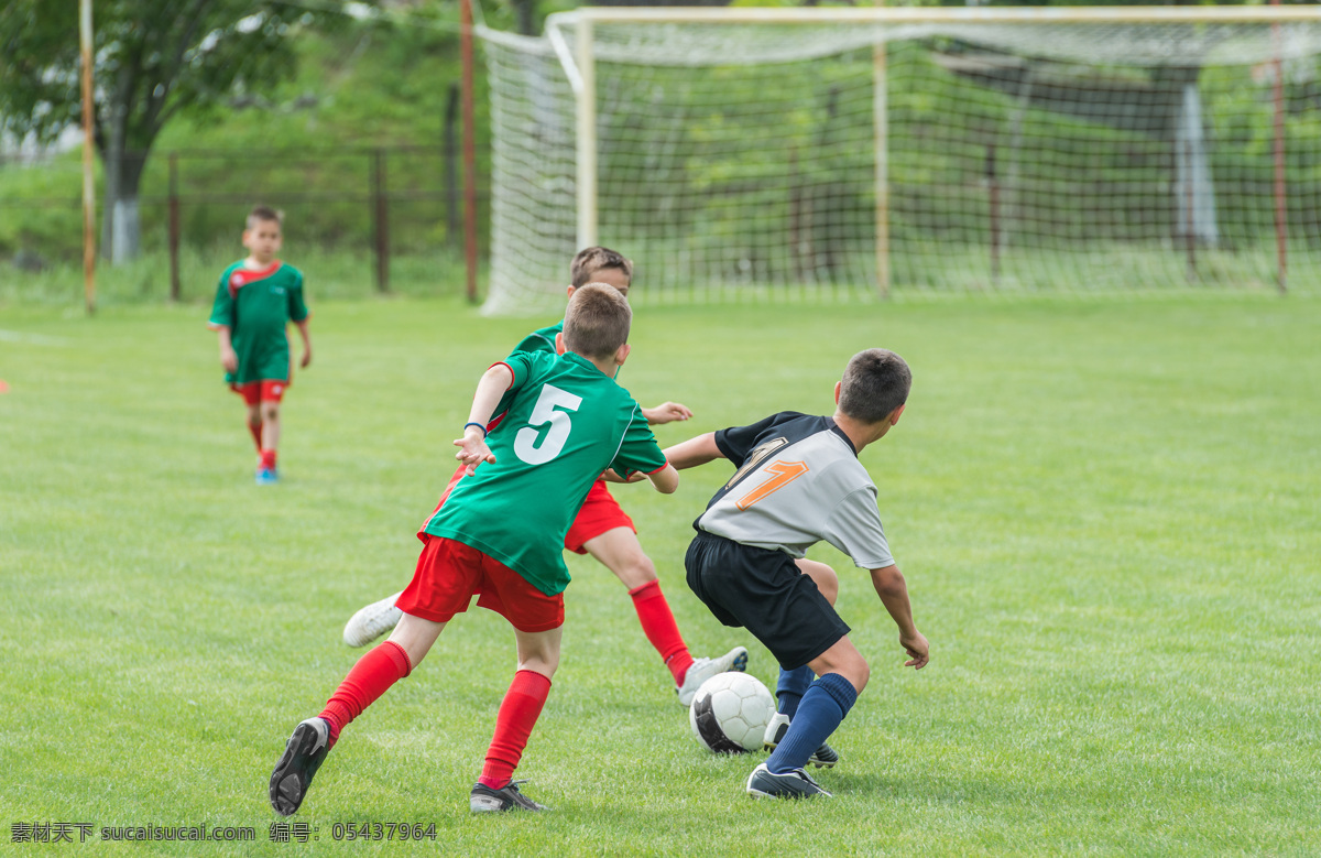 儿童 足球比赛 儿童足球比赛 青少年比赛 足球 运动员 体育运动 体育项目 踢球 小男孩 生活百科