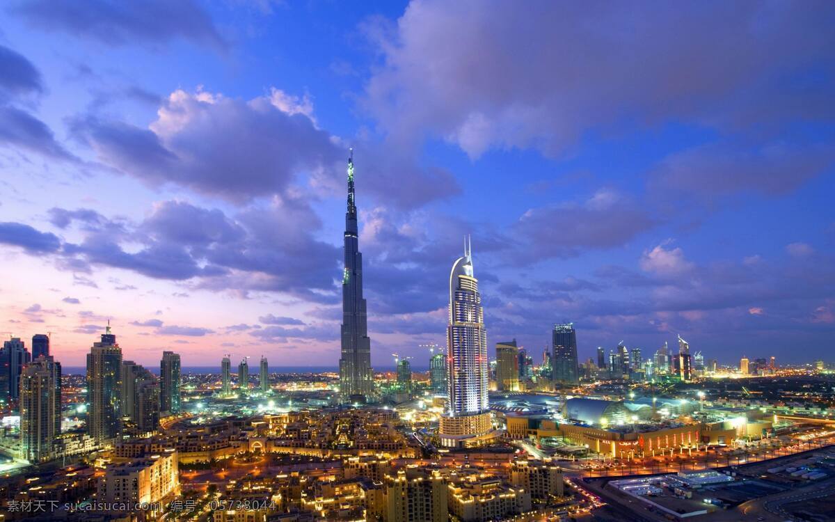 迪拜 黄昏 哈利法塔 渐暗天空 霞光 摩天大楼 建筑群 各种建筑 万家灯火 蓝天 白云漂动 自然景色摄影 自然景观 自然风景