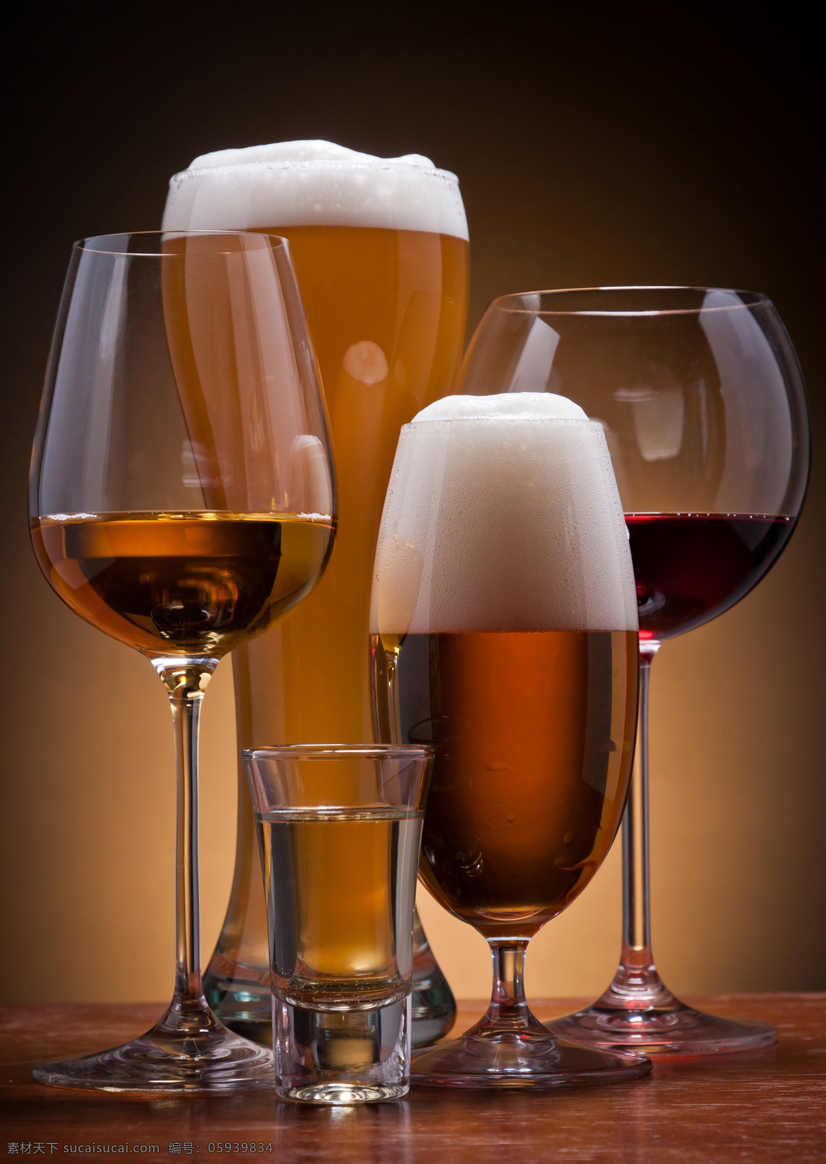 啤酒 红酒 美酒 酒瓶 玻璃杯子 酒水 酒杯 高脚杯 洋酒 葡萄酒 酒类图片 餐饮美食