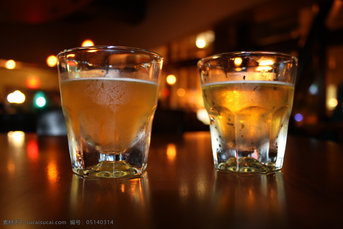 吧台 玻璃杯 餐饮美食 酒吧 酒杯 美味 啤酒 清凉 美味啤酒 享受 解渴 饮料酒水 矢量图 日常生活