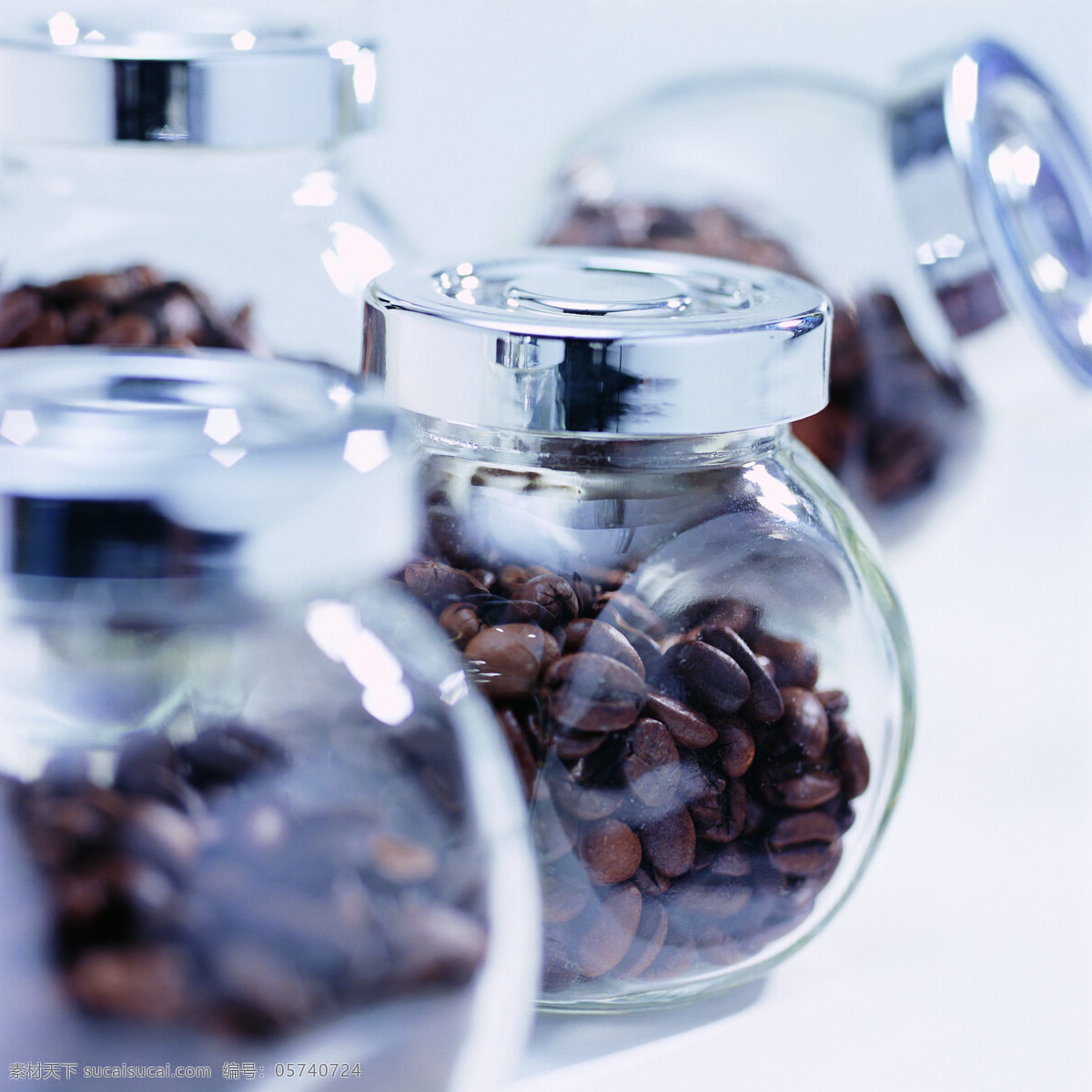玻璃 罐子 里 咖啡豆 咖啡 玻璃瓶 原料 颗粒 特写 摄影图 高清图片 咖啡图片 餐饮美食