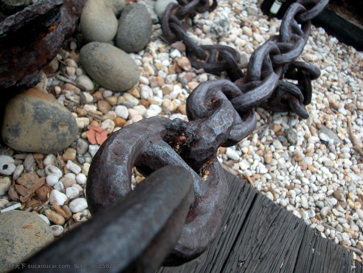 铁链铁索 铁链 沉重 铁锁 鹅卵石 石头 十块 生活素材 生活百科