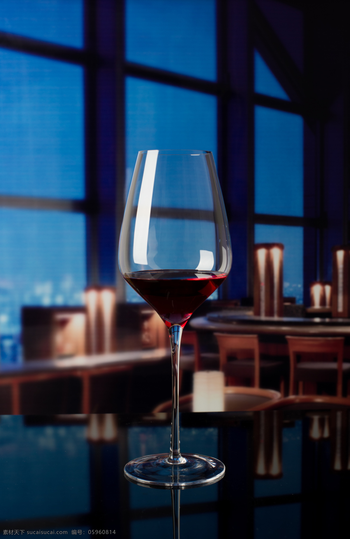 玻璃器皿摄影 玻璃杯 红酒杯 酒杯 红酒 酒具 玻璃酒杯 高脚杯 餐饮美食 饮料酒水