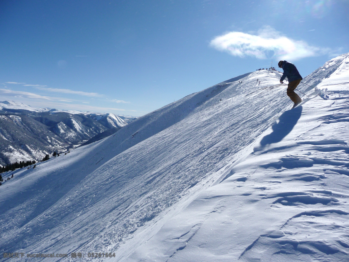 滑雪 雪上运动 冒险 帅哥 雪橇 运动 太阳镜 蓝天白云 太阳 滑雪海报 旅游 运动员 滑雪板 文化艺术 体育运动 摄影图库