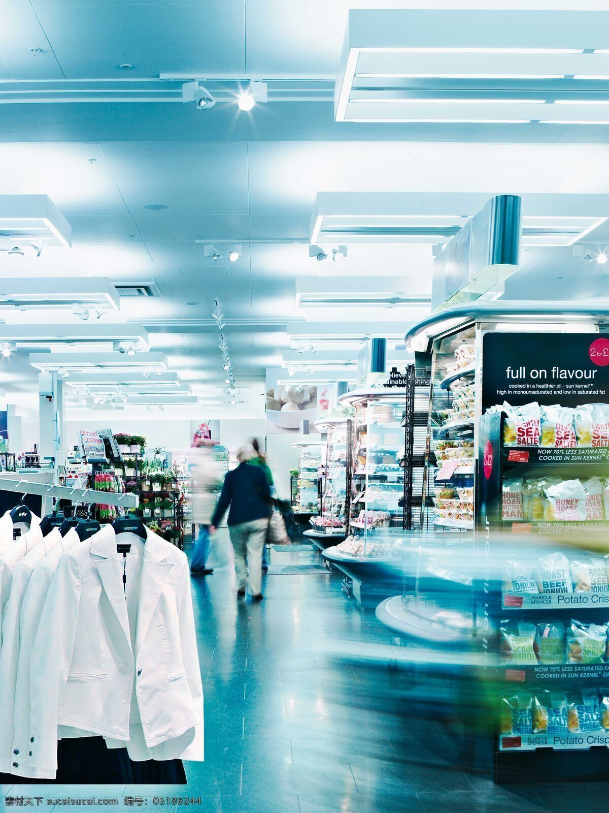 超市 顾客 货架 建筑园林 商品 室内环境 室内摄影 衣物 琳琅满目 psd源文件