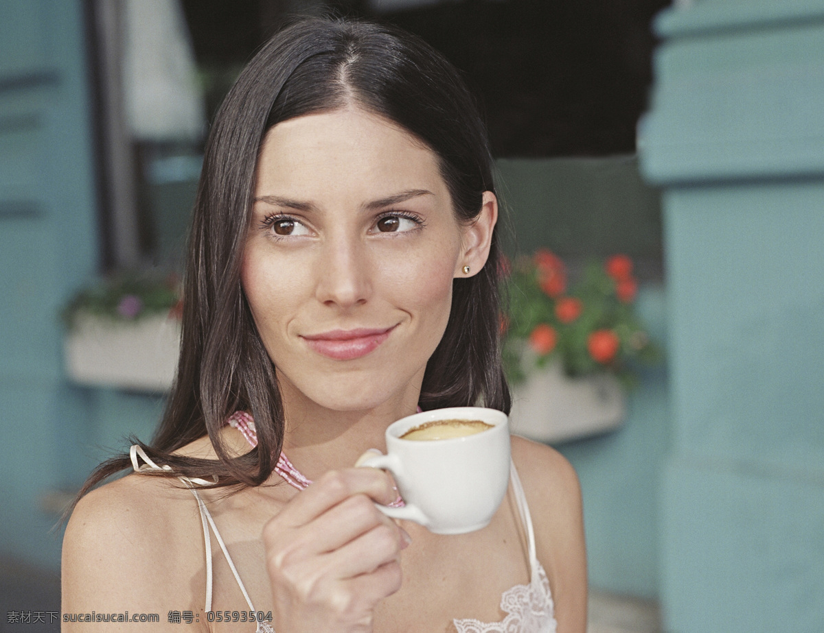 正在 喝 咖啡 女性 休闲时光 喝咖啡 微笑 美女 美女图片 人物图片