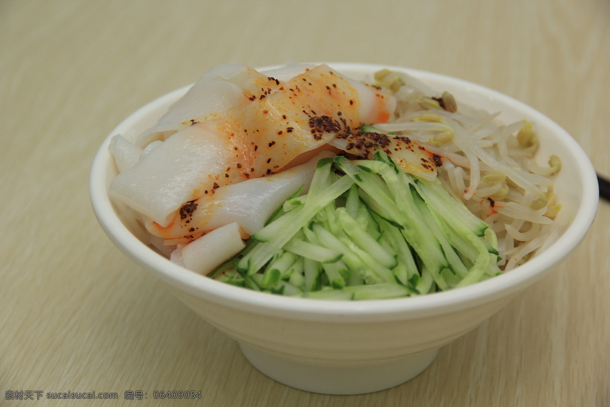 凉皮擀面皮 凉皮 擀面皮 黄瓜丝 拍照 传统美食 餐饮美食