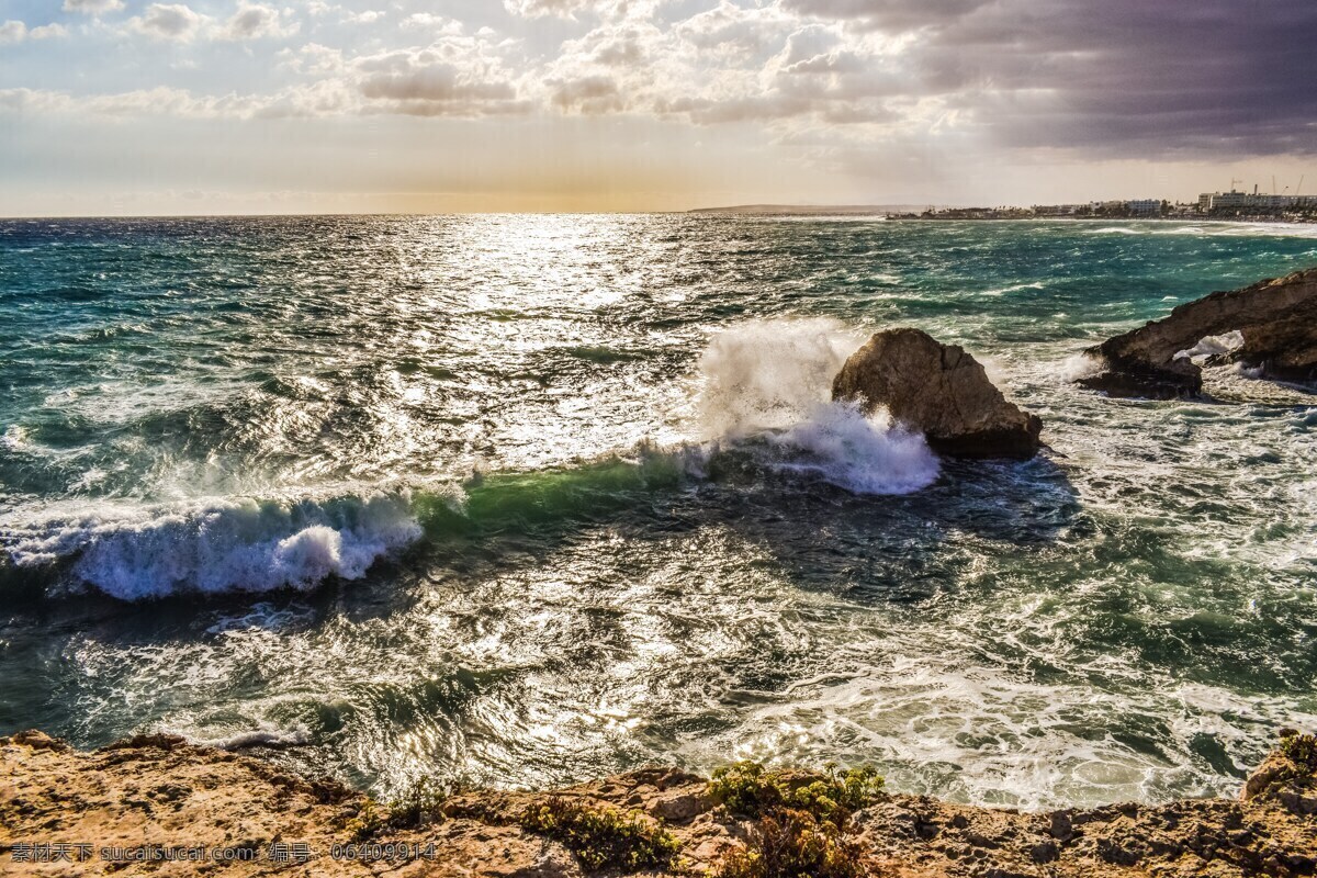 汹涌的大海 塞浦路斯 阿依 秋 暴风雨 天气 波 景观 地中海 岩质海岸 海岸线 岛 棕色的岛屿 大海 自然景观 自然风景