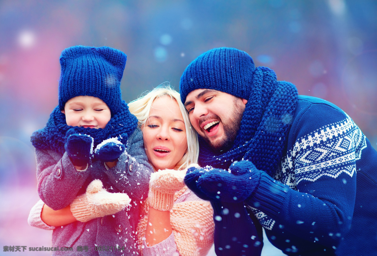 幸福一家人 一家人 家人 父母 小孩 雪花 冬季 开心 笑脸 幸福 家 人物图库 人物摄影